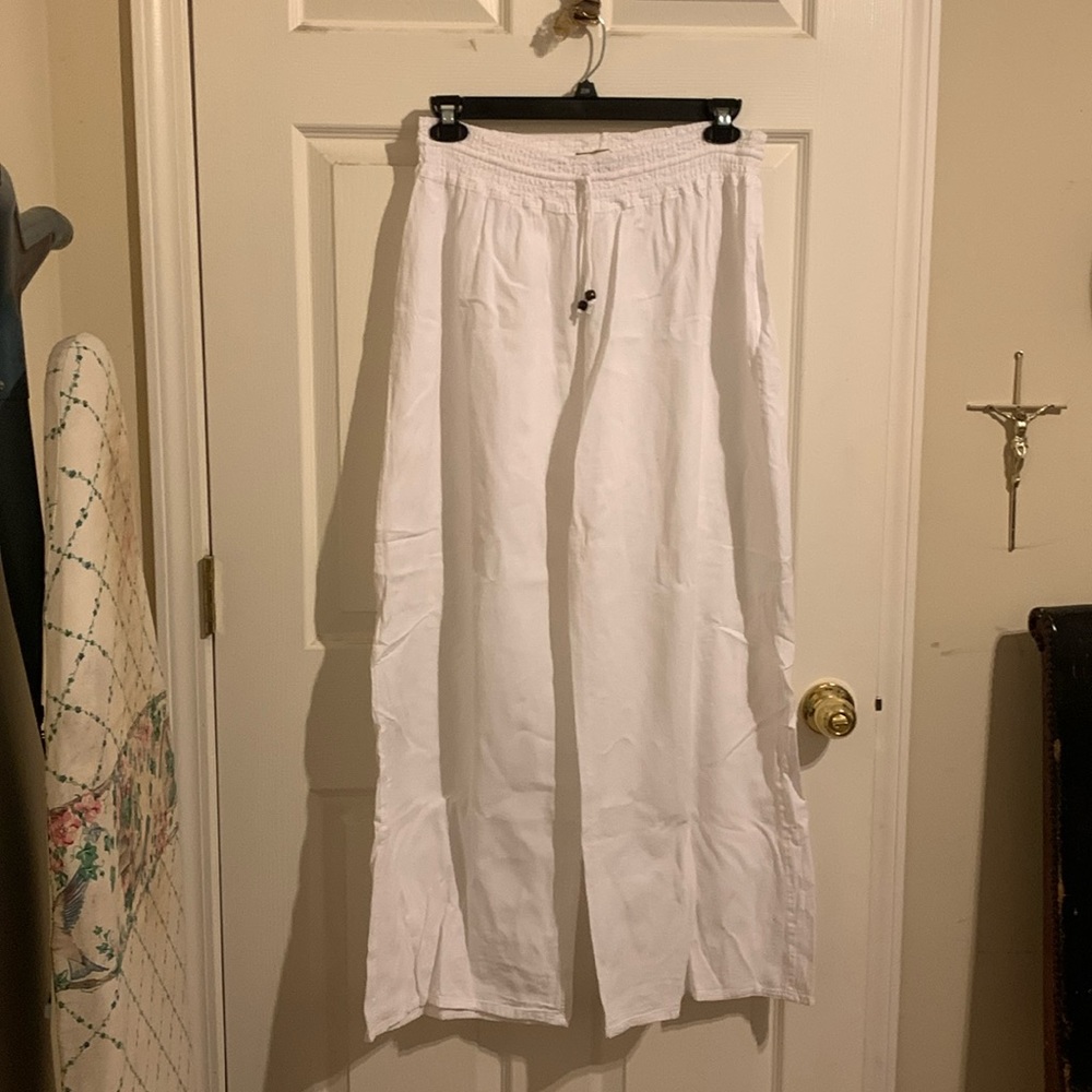 Lightweight wide leg pants.